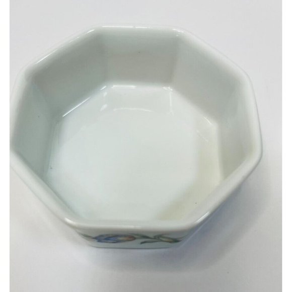 Vtg Japan Octagon Porcelain Trinket Jewelry Box Floral 4" x 2" Lightweight (W68) - Picture 14 of 14